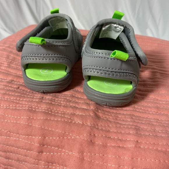 Toddler Cat & Jack sandal/water shoe, size 7 - Picture 5 of 7